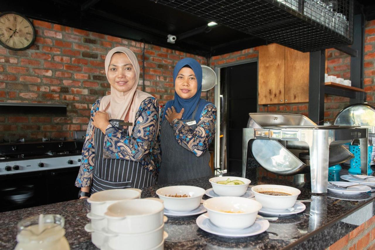 Riverra Inn Langkawi Kuah Dış mekan fotoğraf