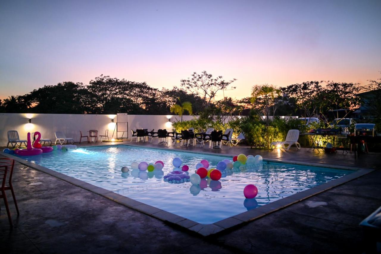 Riverra Inn Langkawi Kuah Dış mekan fotoğraf
